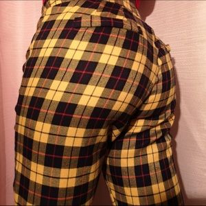 ZUMIEZ PLAIDED YELLOW PANTS 🤩🤩🤩 BARELY WORN!!!!